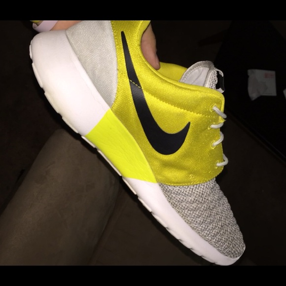 Gold and Sliver Roshe Run - Picture 2 of 2