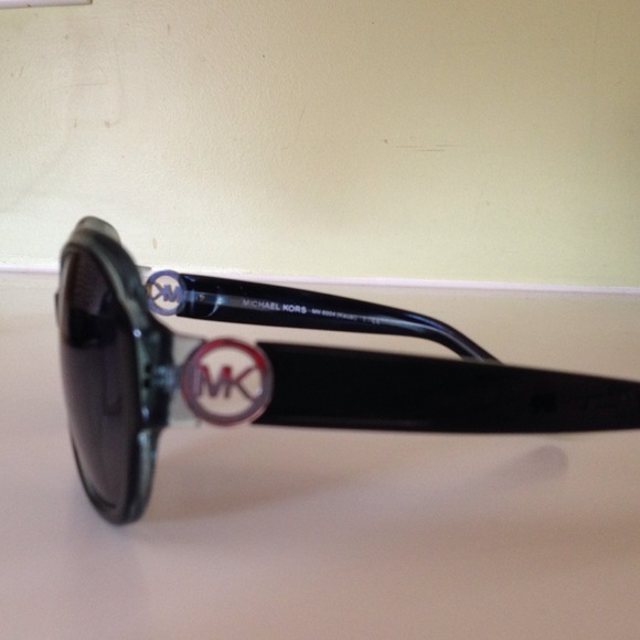 Authentic Michael Kors polarized sunglasses - Picture 2 of 4