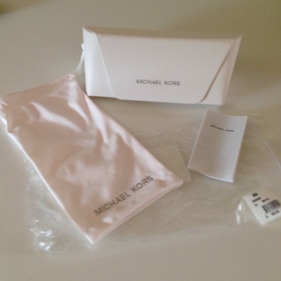 Authentic Michael Kors polarized sunglasses - Picture 3 of 4