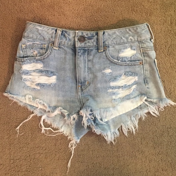 | American Eagle | light wash high waisted shorts