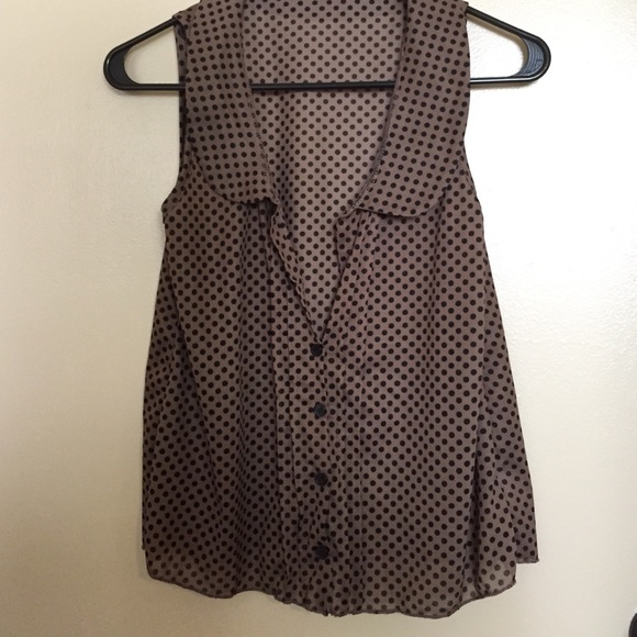 Polka dot collar tank.