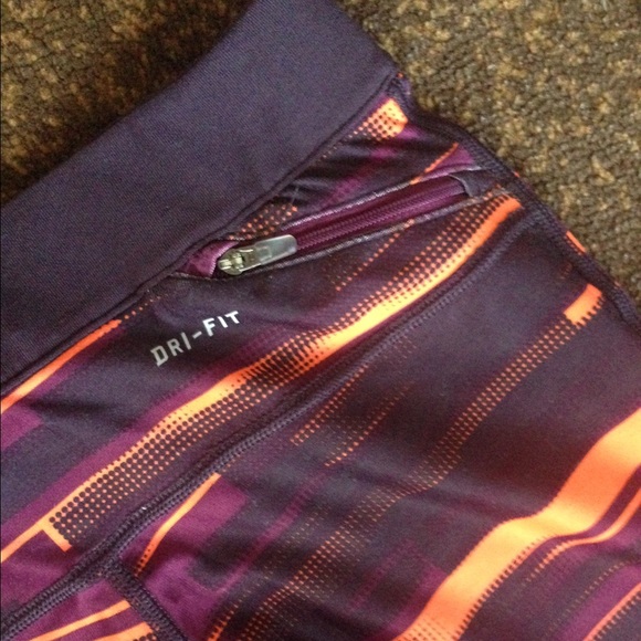 SOLD Nike Long Capris Running XS SOLD - Picture 3 of 4