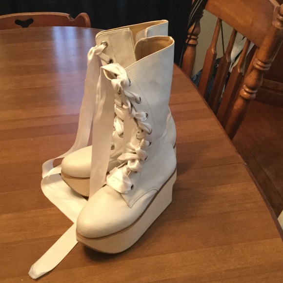 Size 7.5 rocking horse boot