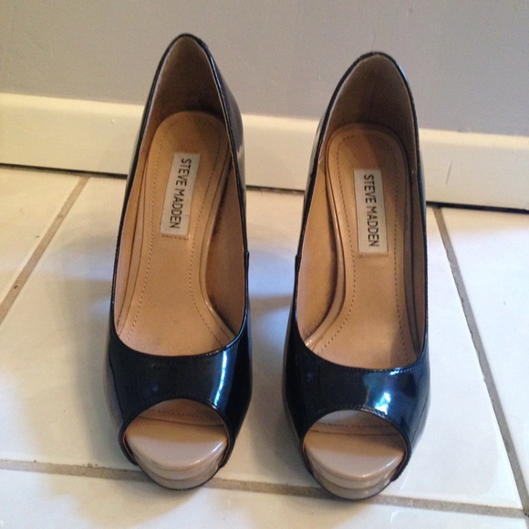 Steve Madden black pumps