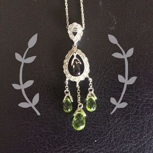 White gold, diamond chip and crystal necklace