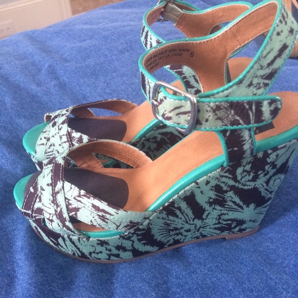 Platforms - Picture 3 of 3