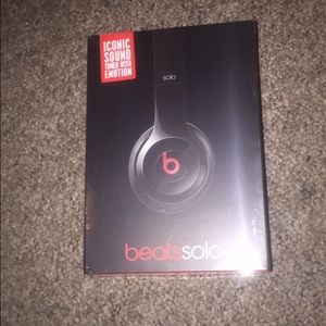 Brand new beats by Dre solo 2 black headphones