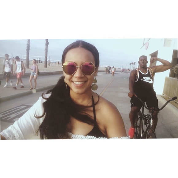 💕💋MEET YOUR SELLER💋💕 - Picture 4 of 4