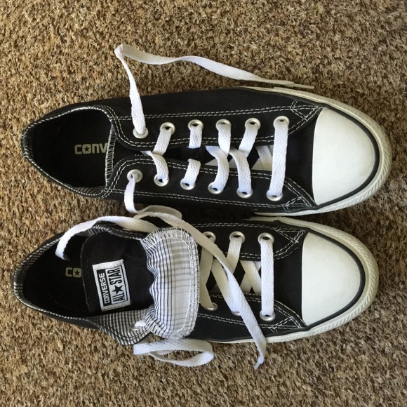 Black converse.
