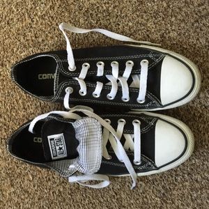 Black converse.