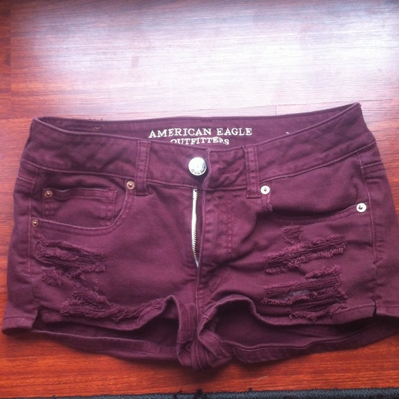 American eagle maroon shorts