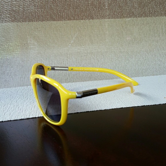 Prada sunglasses - Picture 2 of 4
