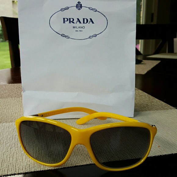 Prada sunglasses - Picture 4 of 4