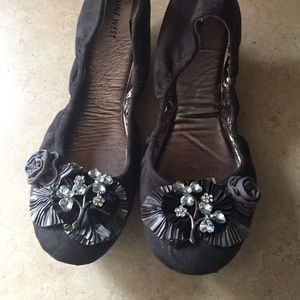 Nine West flats!