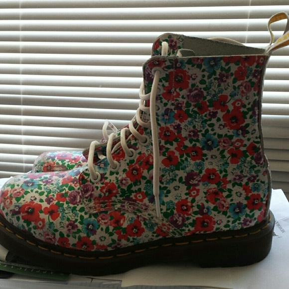 Dr. Martens Boots - Floral Dr. Martens