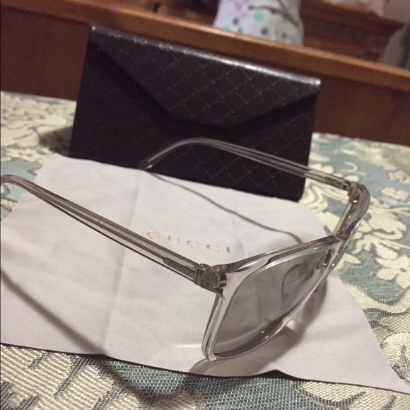 Women's Gucci Sunglasses - Picture 2 of 4