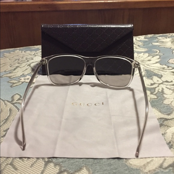 Women's Gucci Sunglasses - Picture 4 of 4