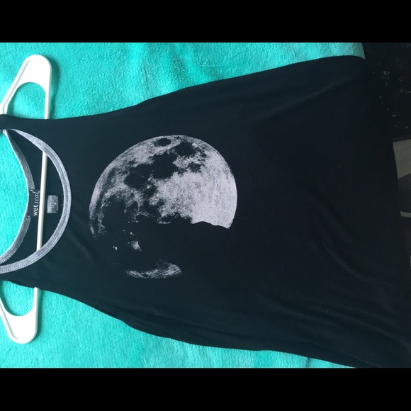 Black wolf and moon tank