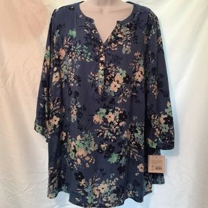 Croft&Barrow blue white and black flowered top