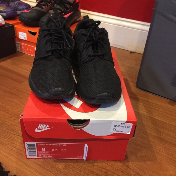 Women's all black roshe runs
