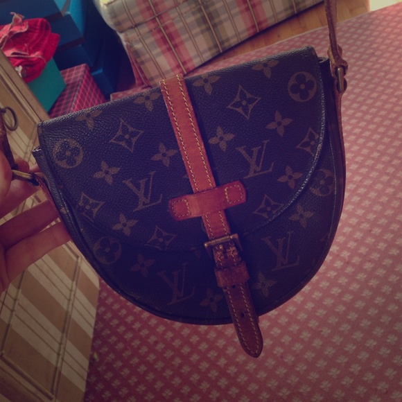Louis Vuitton Handbags - Authentic Louis Vuitton Shoulder Bag