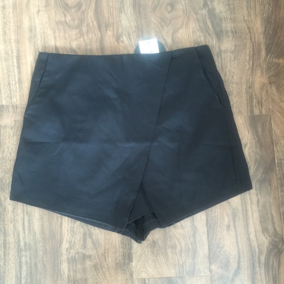 Envelop shorts - Picture 2 of 4