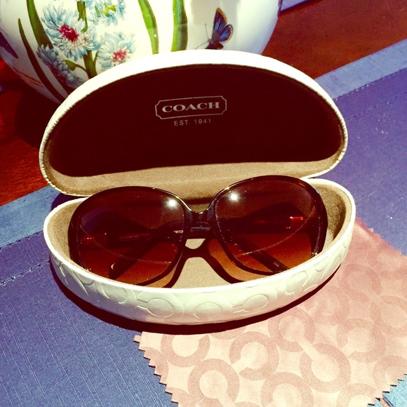 COACH sunglasses with original case and cloth