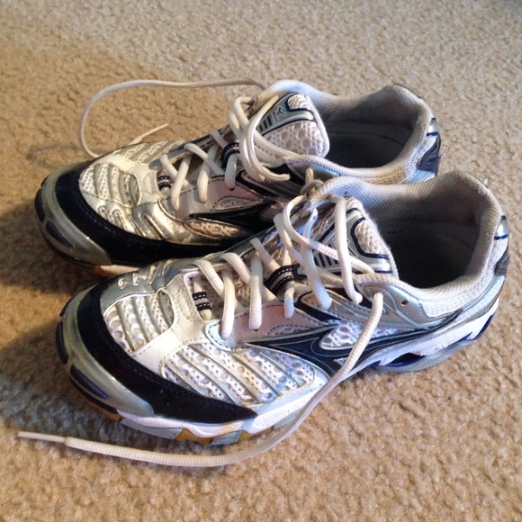 Mizuno wave volleyball shoes