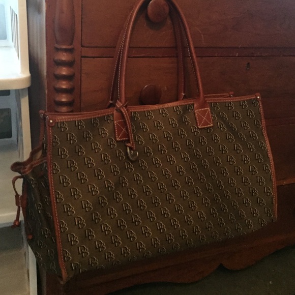 Authentic Dooney @ Burke large tote bag