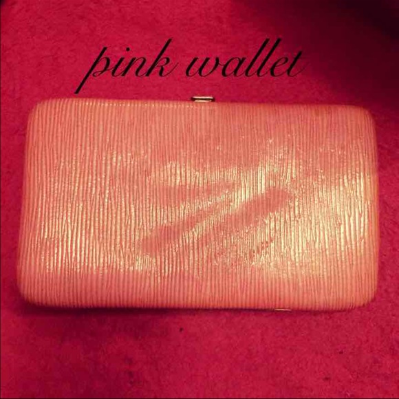 NWOT PINK WALLET 🎀