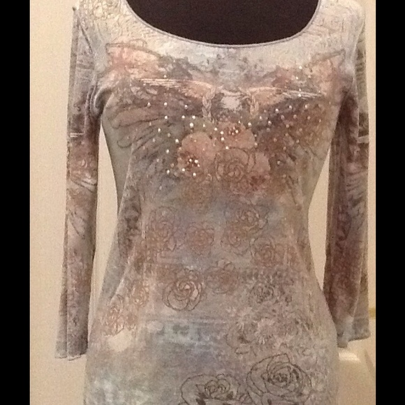 The Buckle's One World top