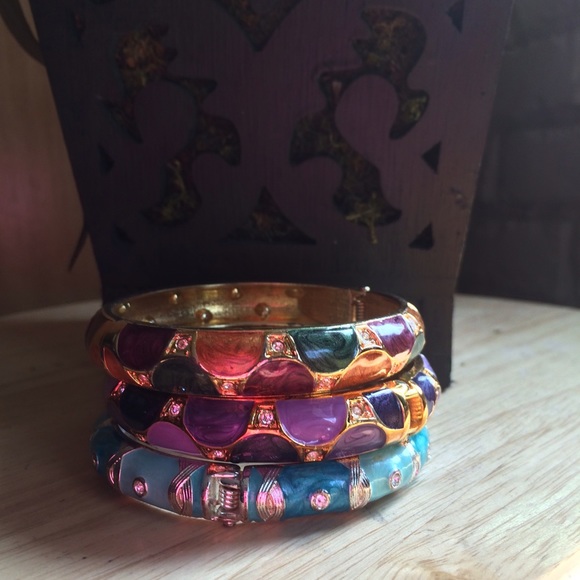 3 beautiful gold multicolored bracelets - Picture 3 of 4