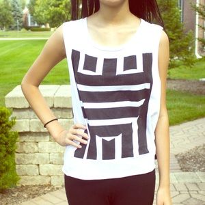 ❌SOLD❌Unique Black & White Patterned Tank