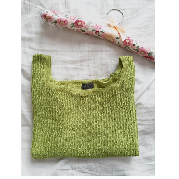 📗 Lime Green Sweater Top - Picture 4 of 4