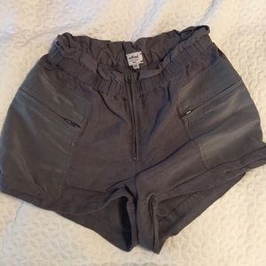 Aritzia dark grey cargo short