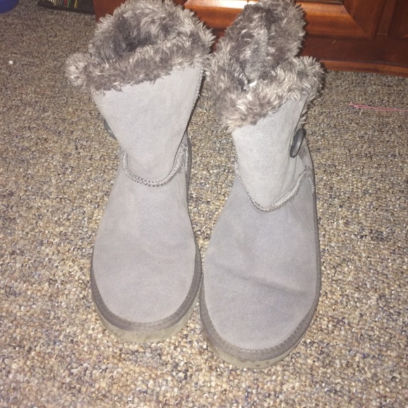 grey uggs
