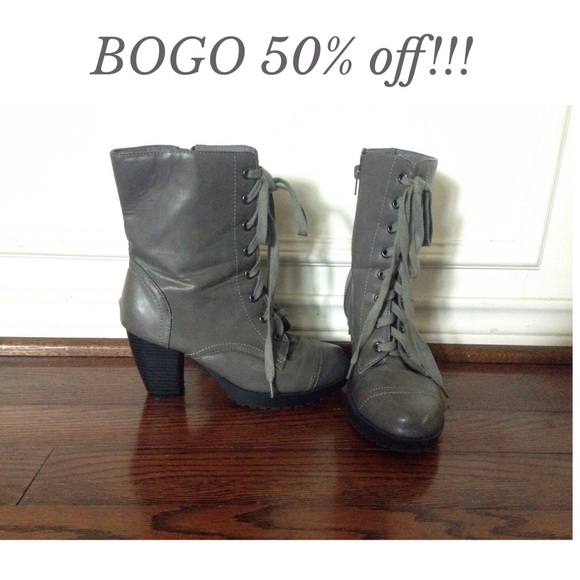 🔴SOLD🔴Grey leather lace up heel boot booties
