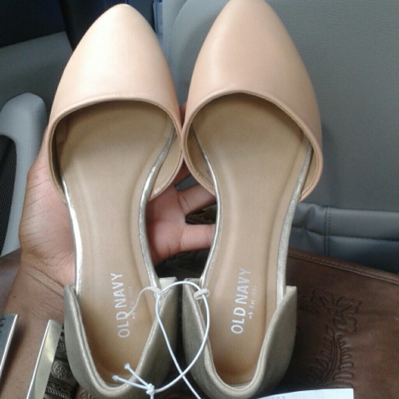 Old Navy Shoes - NWT Pointed Blush & Silver Old Navy flats.