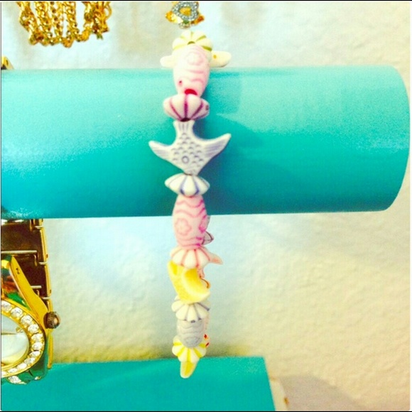 Brand-new beachy Hawaiian bracelet