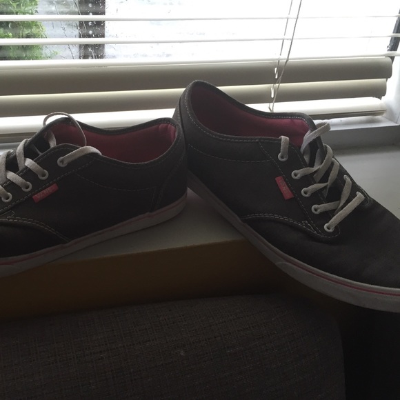 Vans - Picture 2 of 4