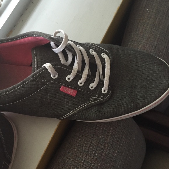 Vans - Picture 3 of 4