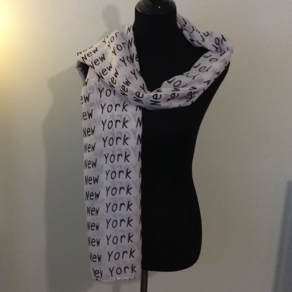 Accessories - NEW YORK SCARF