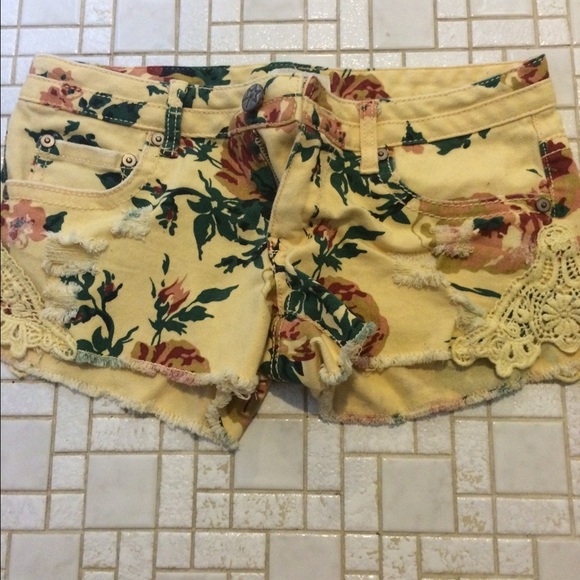 floral shorts