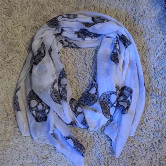 Skull scarf