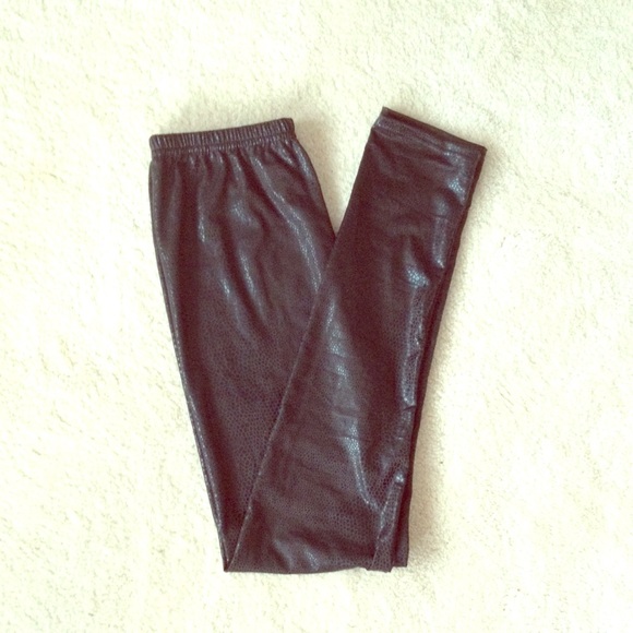 Scaly Black Leggings