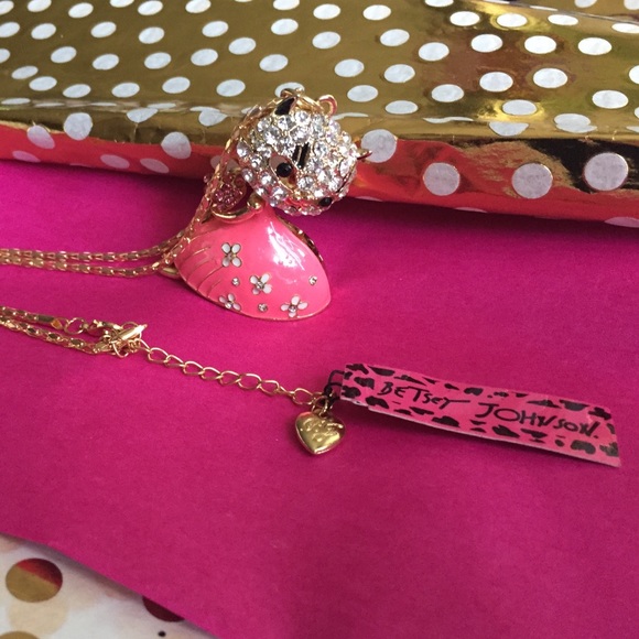 Pretty pretty long Gold Necklace by Betsey Johnson