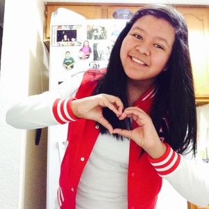 Meet your Posher, Alejandra