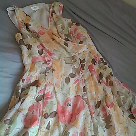 Vintage style v neck dress - Picture 2 of 3