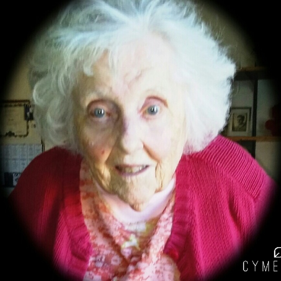 Meet your Posher, Lisa Allen - Picture 2 of 3