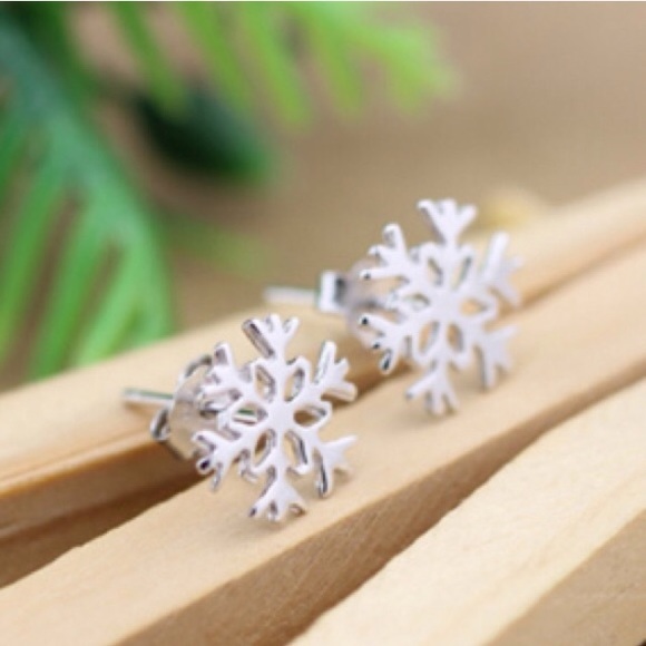 925k sterling silver snow flake earrings - Picture 2 of 3